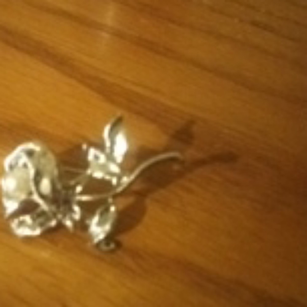 Flower pin